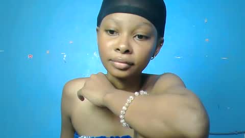 pinky_lov online show from December 5, 2025, 6:33 am