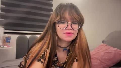 Snapshot of pinkyrosexx chatting on May 27, 2026, 11:13 pm Rose online show from May 27, 2026, 11:13 pm