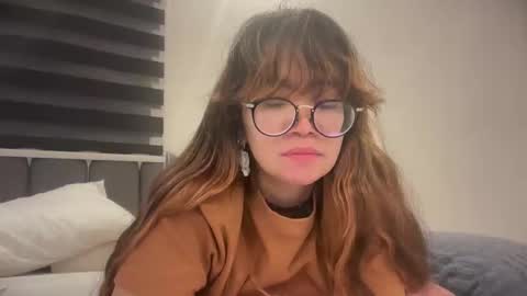 Snapshot of pinkyrosexx chatting on June 9, 2026, 10:43 pm Rose online show from June 9, 2026, 10:43 pm