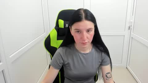 Snapshot of piper_smilee chatting on June 3, 2026, 12:08 pm Piper online show from June 3, 2026, 12:08 pm