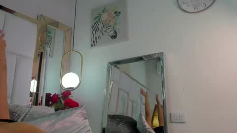 Pirly  online show from May 19, 2026, 2:01 pm
