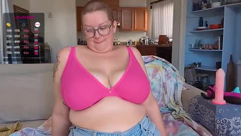 Em online show from January 19, 2025, 9:02 pm