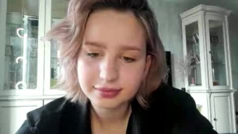 Caroline online show from April 6, 2026, 4:46 am