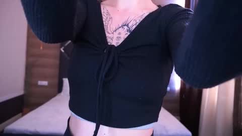 pixiepeachh online show from September 26, 2025, 1:04 pm