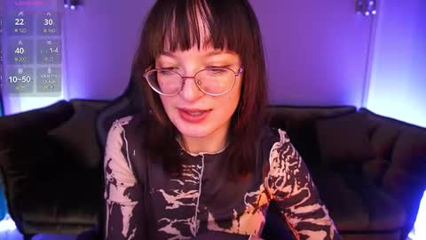 pixiepeachh online show from November 14, 2025, 7:51 am