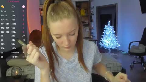 Snapshot of playful_mary chatting on December 19, 2025, 11:06 am Masha online show from December 19, 2025, 11:06 am