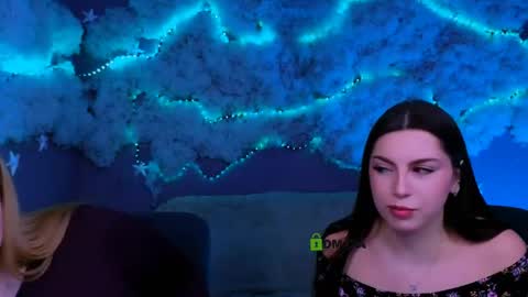 Sophie online show from April 22, 2026, 7:26 pm