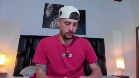 JUAN AND JULI online show from December 26, 2024, 9:04 pm