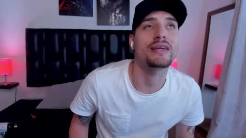 JUAN AND JULI online show from February 8, 2025, 9:15 pm