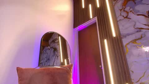 JUAN AND JULI online show from December 4, 2025, 1:59 am