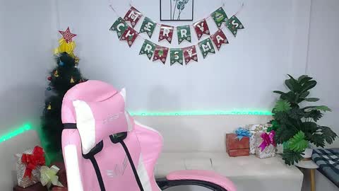 Ploysai online show from January 6, 2025, 2:14 pm