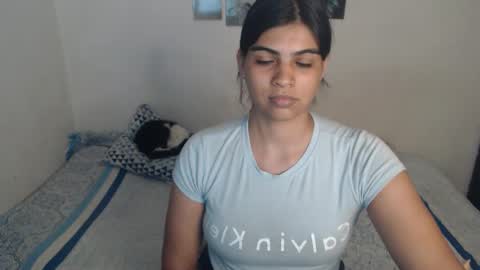 Snapshot of pocahontas_princess__ chatting on February 18, 2026, 2:40 am Pocahontas online show from February 18, 2026, 2:40 am