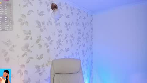 im vane Model Independet online show from March 12, 2025, 10:50 pm