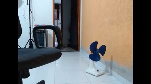 podolatra3 online show from November 8, 2025, 3:56 pm