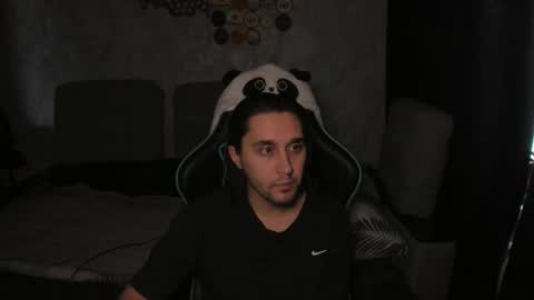 pohyi_ online show from March 4, 2026, 3:12 am