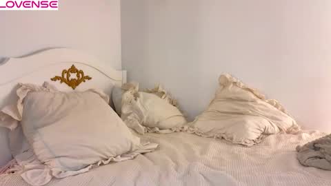 Rose online show from December 14, 2025, 2:33 pm