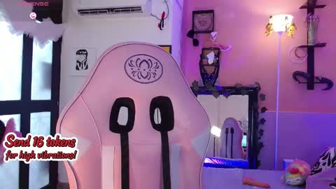 poison_liv online show from April 19, 2026, 6:32 pm