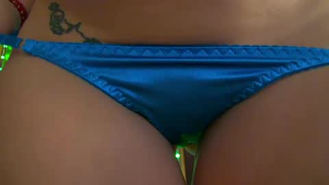 Snapshot of poison_milf_ chatting on April 25, 2026, 3:53 am poison_milf_ online show from April 25, 2026, 3:53 am