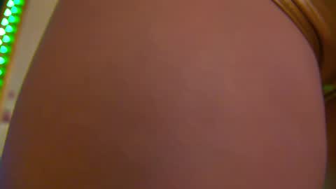 Snapshot of poison_milf_ chatting on May 1, 2026, 3:55 am poison_milf_ online show from May 1, 2026, 3:55 am