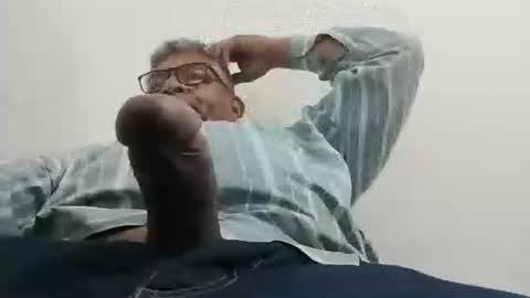 poli online show from December 2, 2024, 11:45 am