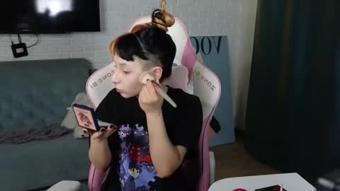 Snapshot of polidevis chatting on November 23, 2025, 1:33 pm Candytrain online show from November 23, 2025, 1:33 pm