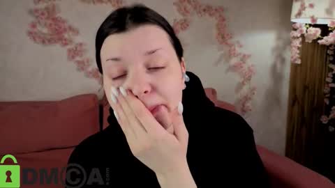 Polly online show from November 12, 2025, 2:01 am