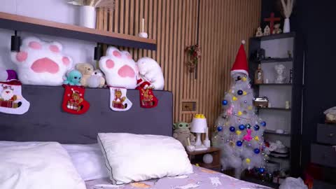 Polly online show from November 27, 2025, 8:05 am