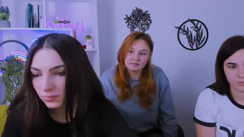 Snapshot of polly_cute1 chatting on February 18, 2026, 12:45 pm polly_cute1 online show from February 18, 2026, 12:45 pm