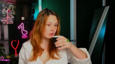 polly_cute1 online show from April 22, 2026, 7:04 pm