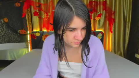 Polly online show from November 3, 2025, 7:09 am