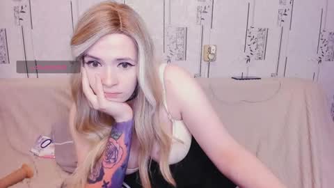 Snapshot of polly_wow chatting on June 19, 2026, 10:35 pm Polly online show from June 19, 2026, 10:35 pm