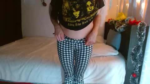 porcelainlux online show from January 4, 2025, 3:29 am