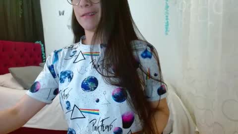 porcelainlux online show from March 6, 2025, 9:53 pm