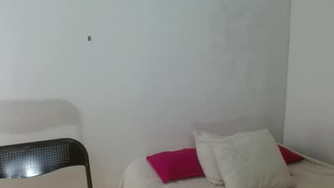 Snapshot of porcelainlux chatting on April 26, 2026, 8:06 pm porcelainlux online show from April 26, 2026, 8:06 pm