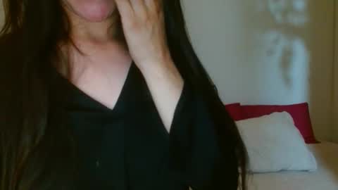 Snapshot of porcelainlux chatting on May 5, 2026, 2:41 am porcelainlux online show from May 5, 2026, 2:41 am