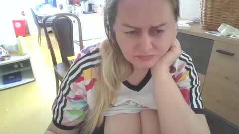 MelissOfficial online show from April 26, 2026, 9:40 am