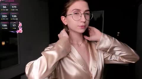 Elizabeth online show from November 18, 2025, 7:07 pm