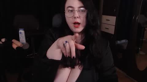 PoshMistres    online show from May 18, 2026, 4:07 am