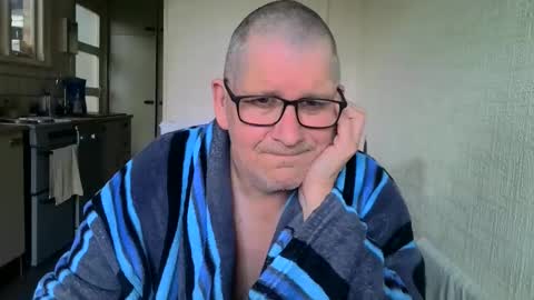 poshman65 online show from April 12, 2026, 9:47 am