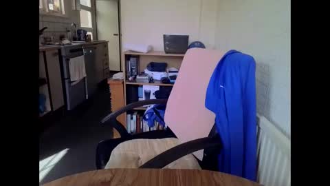 poshman65 online show from April 22, 2026, 9:33 am