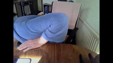 poshman65 online show from April 25, 2026, 8:28 am