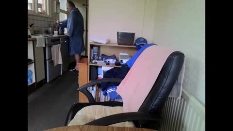 Snapshot of poshman65 chatting on May 4, 2026, 10:11 am poshman65 online show from May 4, 2026, 10:11 am