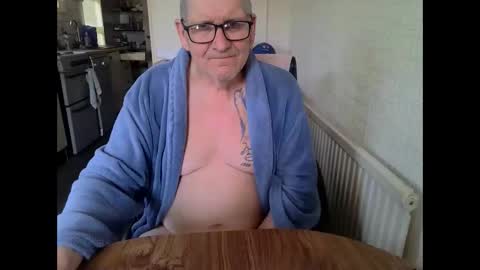 Snapshot of poshman65 chatting on May 9, 2026, 8:41 am poshman65 online show from May 9, 2026, 8:41 am