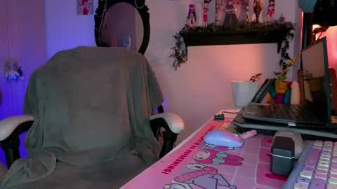 Snapshot of posigore chatting on May 11, 2026, 6:49 pm Anna Goth independient model online show from May 11, 2026, 6:49 pm