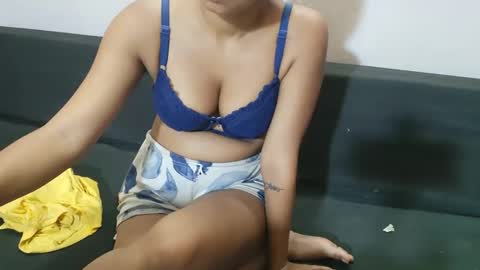 poulomi online show from October 5, 2025, 4:33 am