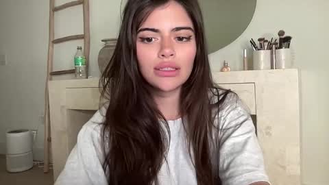 Selena online show from February 5, 2026, 3:44 am