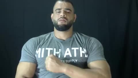Snapshot of powerdmuscle chatting on April 22, 2026, 11:28 pm powerdmuscle online show from April 22, 2026, 11:28 pm