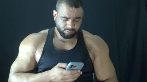 Snapshot of powerdmuscle chatting on May 3, 2026, 12:16 am powerdmuscle online show from May 3, 2026, 12:16 am