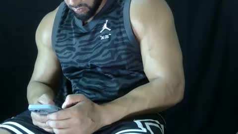 Snapshot of powerdmuscle chatting on May 9, 2026, 11:21 pm powerdmuscle online show from May 9, 2026, 11:21 pm