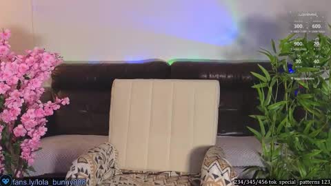 Lola online show from October 29, 2025, 5:42 am